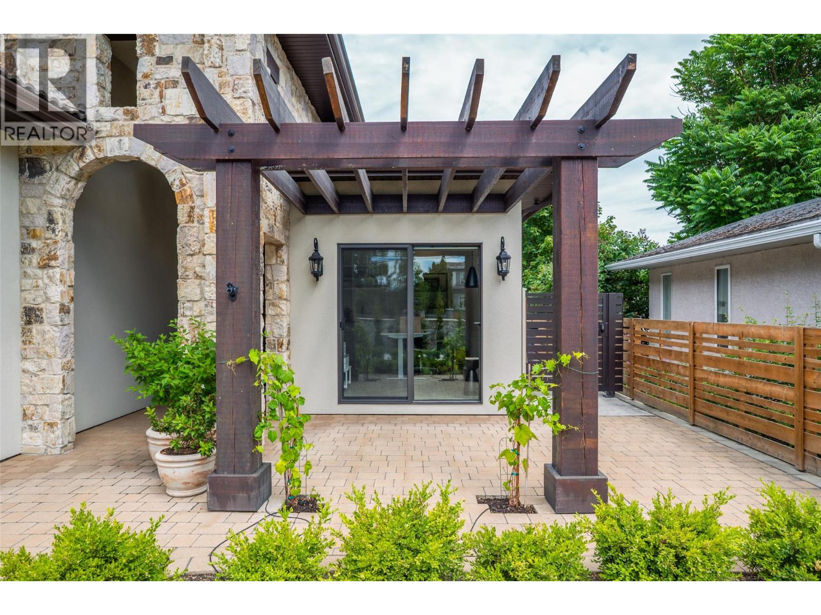  3567 Lakeshore Road, Kelowna