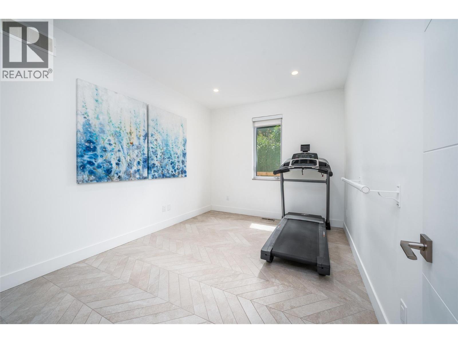  3567 Lakeshore Road, Kelowna