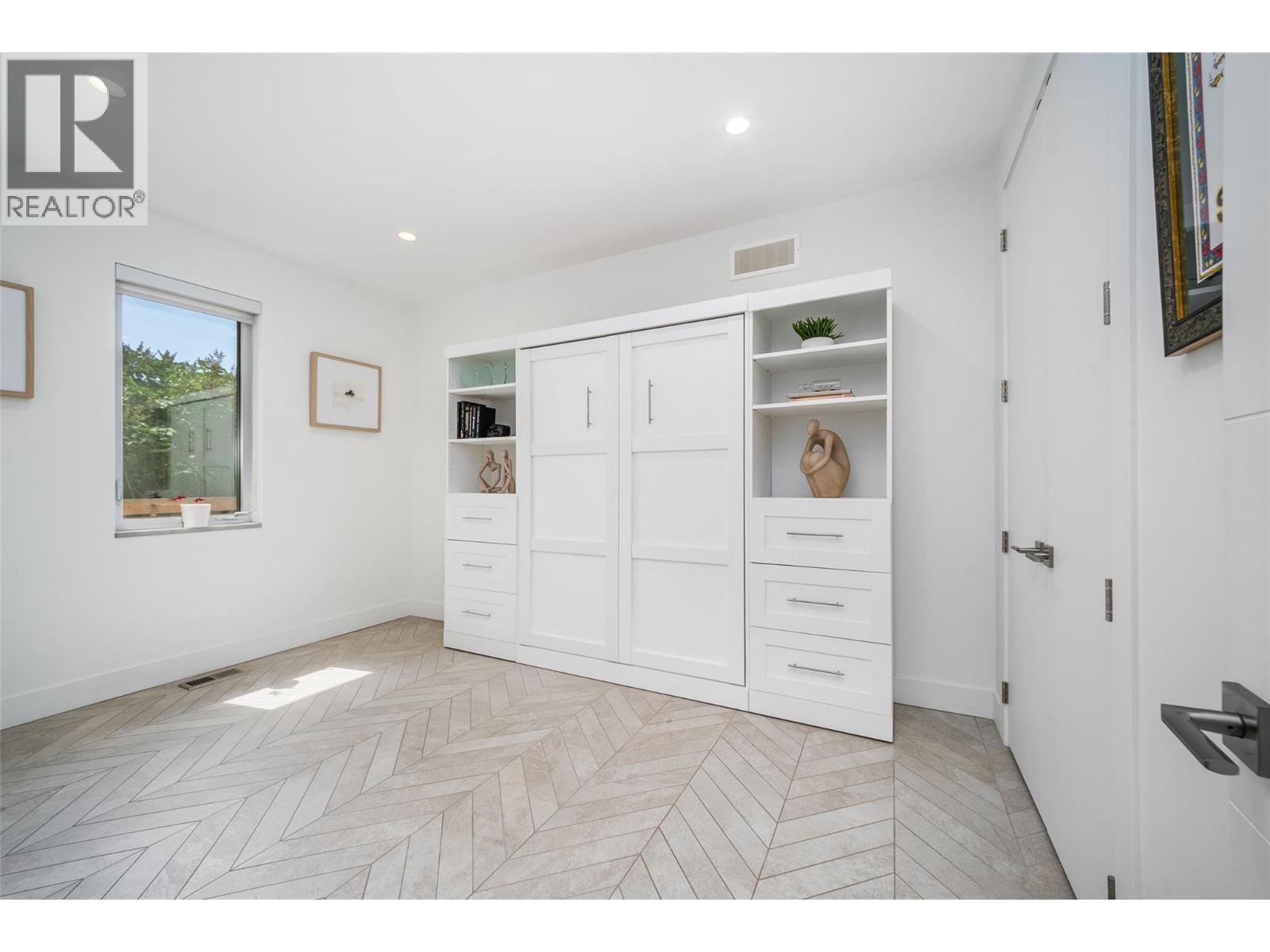  3567 Lakeshore Road, Kelowna