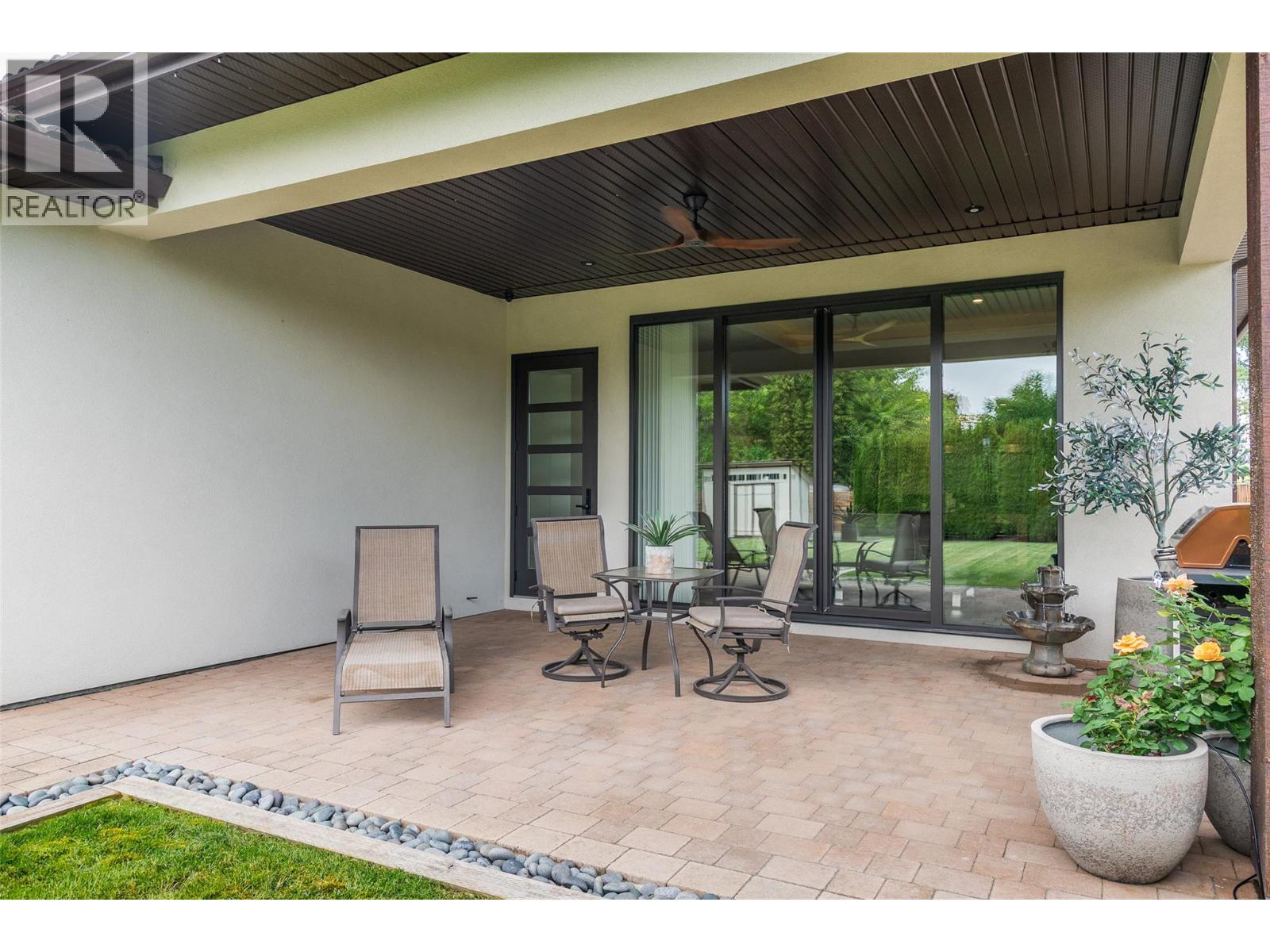  3567 Lakeshore Road, Kelowna