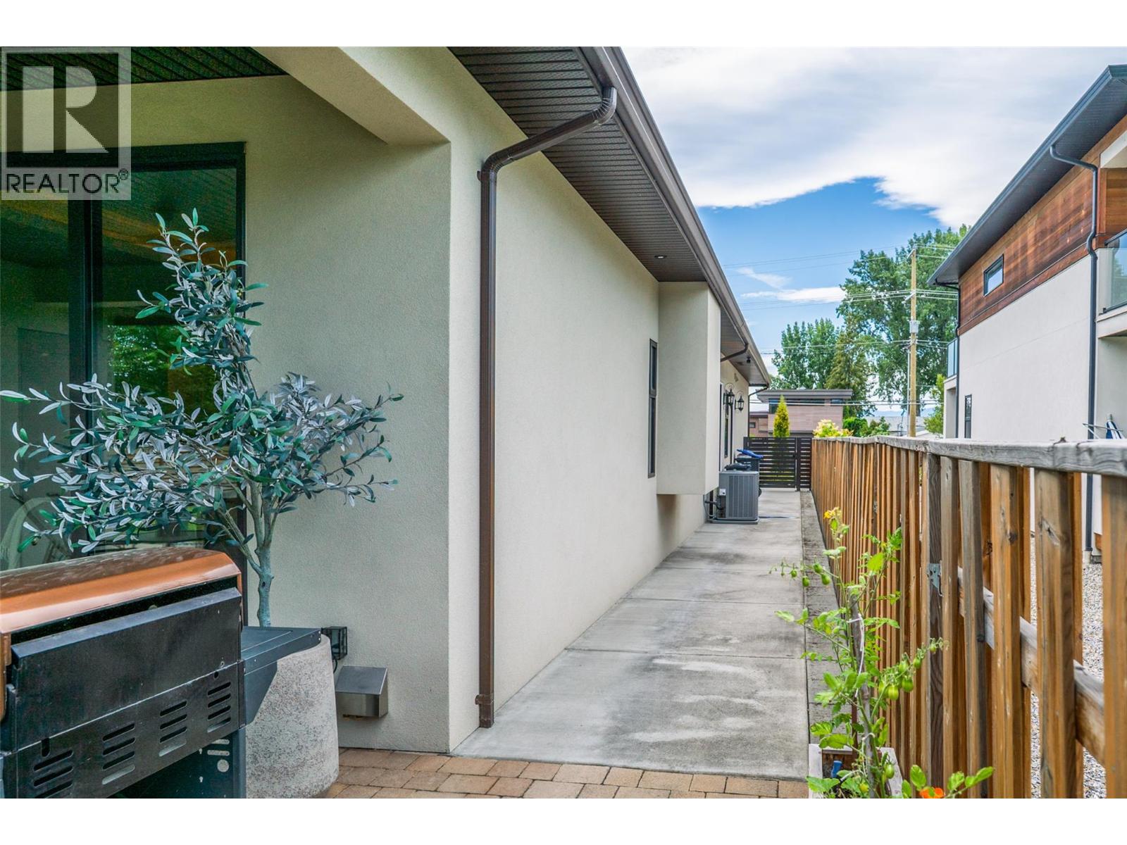  3567 Lakeshore Road, Kelowna
