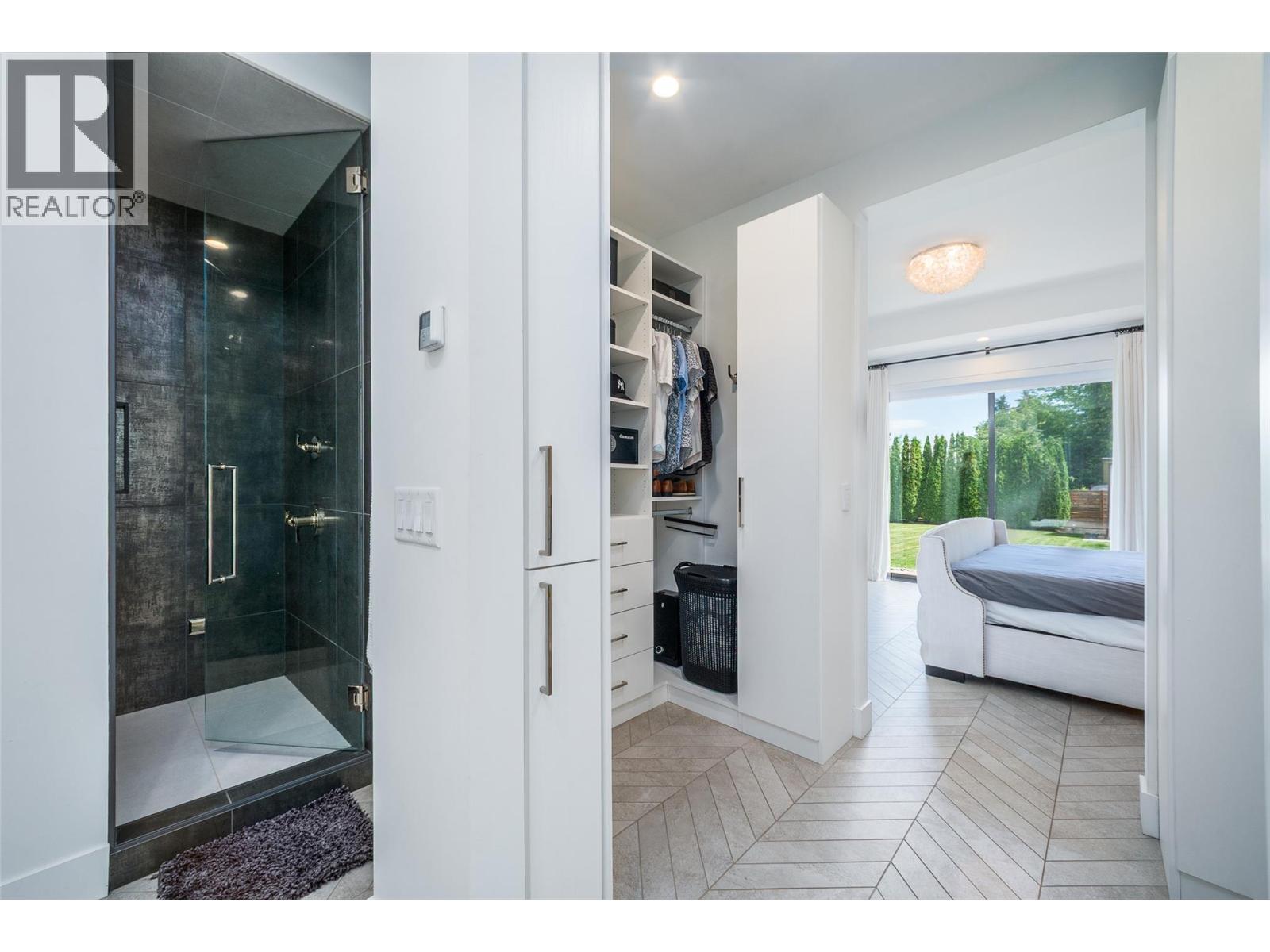  3567 Lakeshore Road, Kelowna
