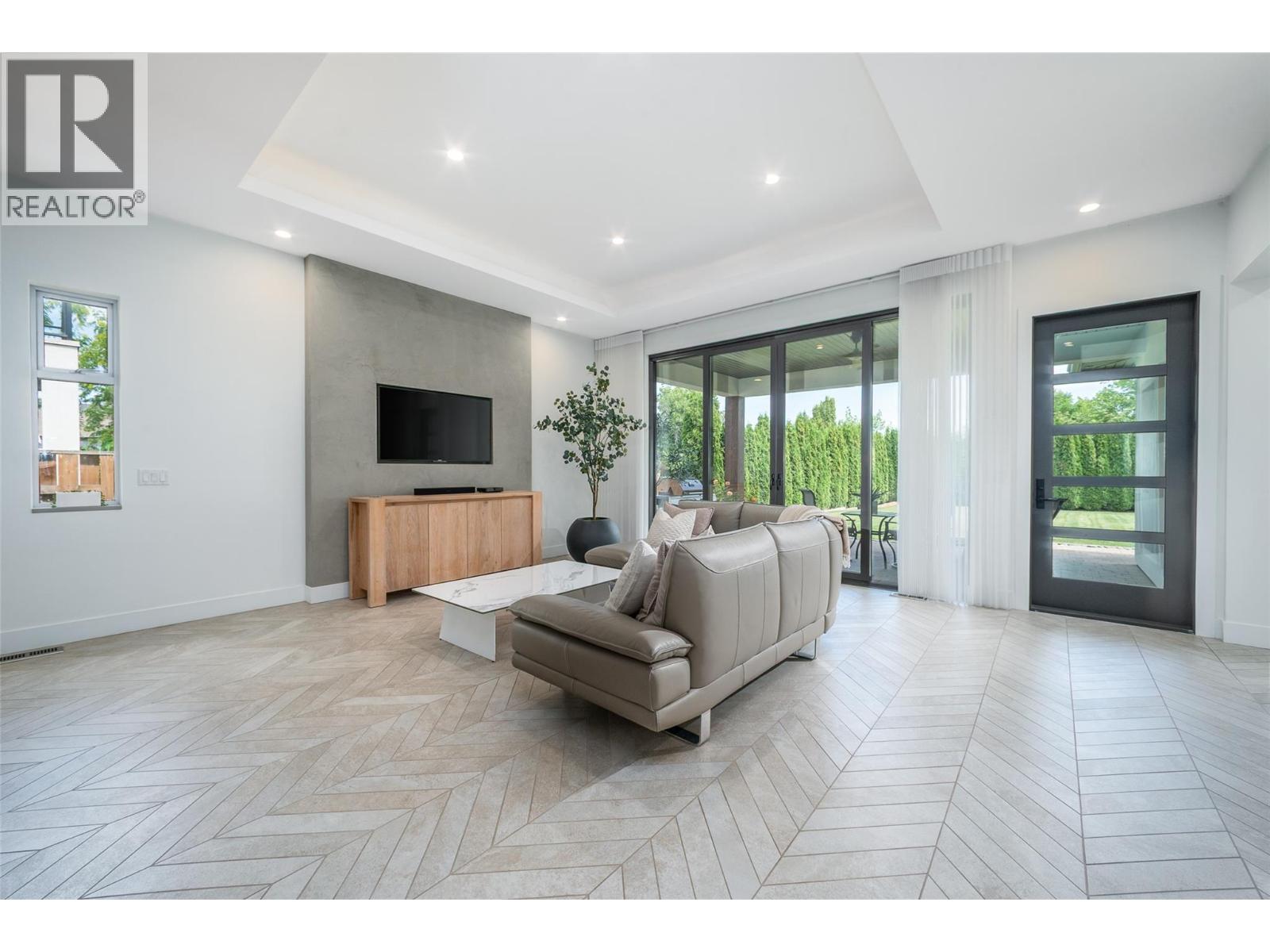  3567 Lakeshore Road, Kelowna