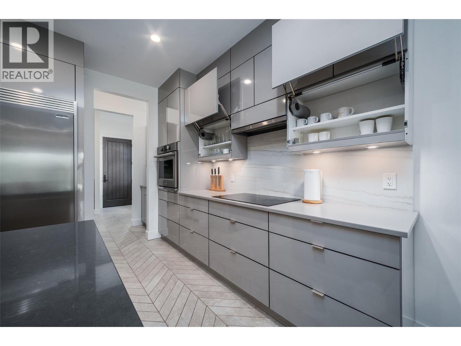  3567 Lakeshore Road, Kelowna