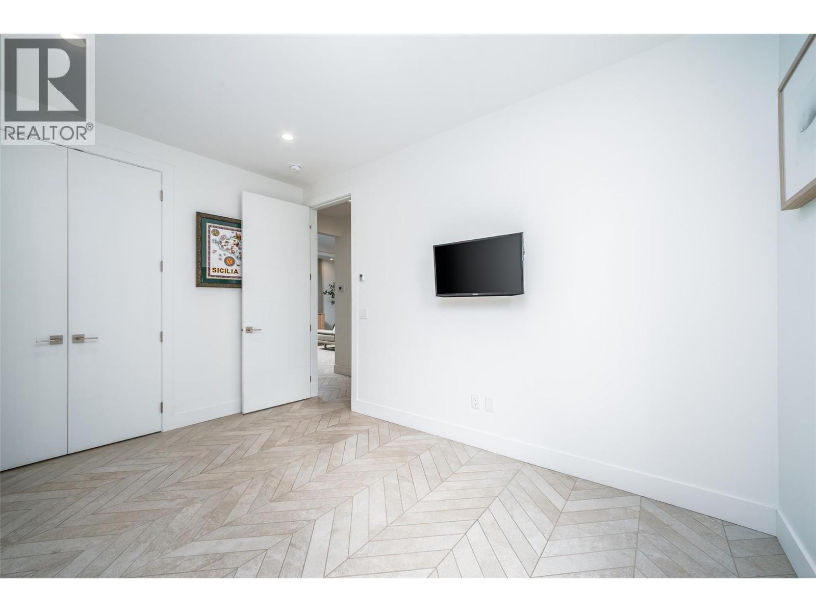  3567 Lakeshore Road, Kelowna