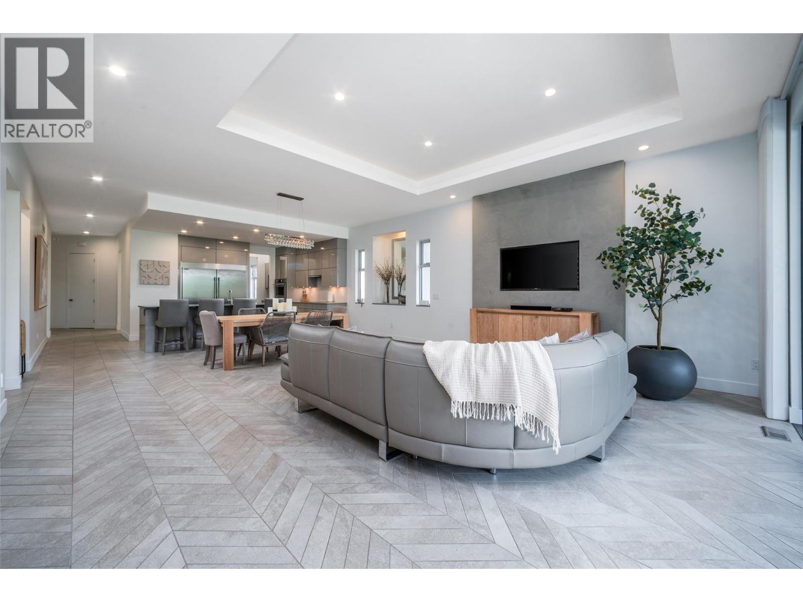  3567 Lakeshore Road, Kelowna