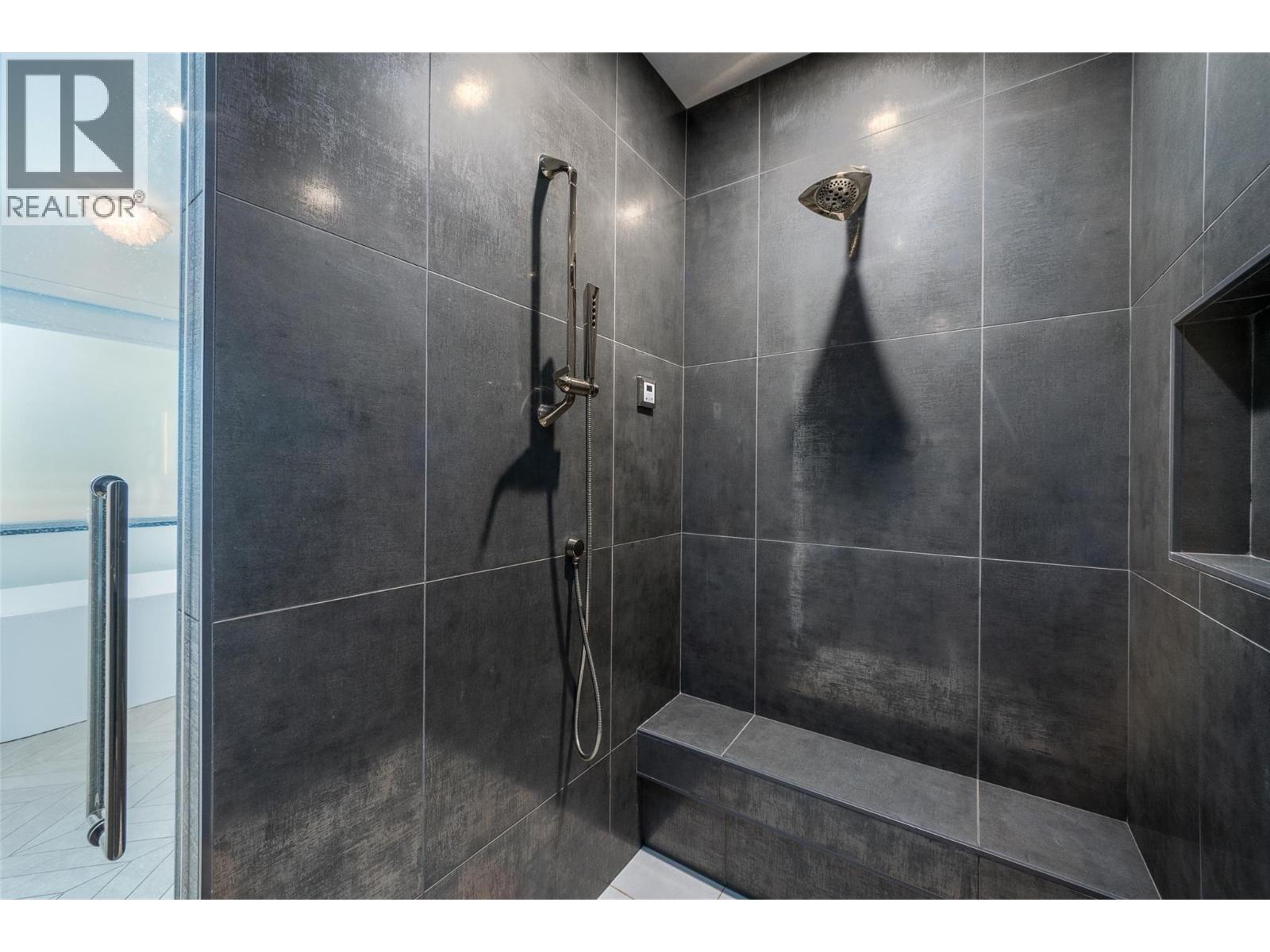  3567 Lakeshore Road, Kelowna
