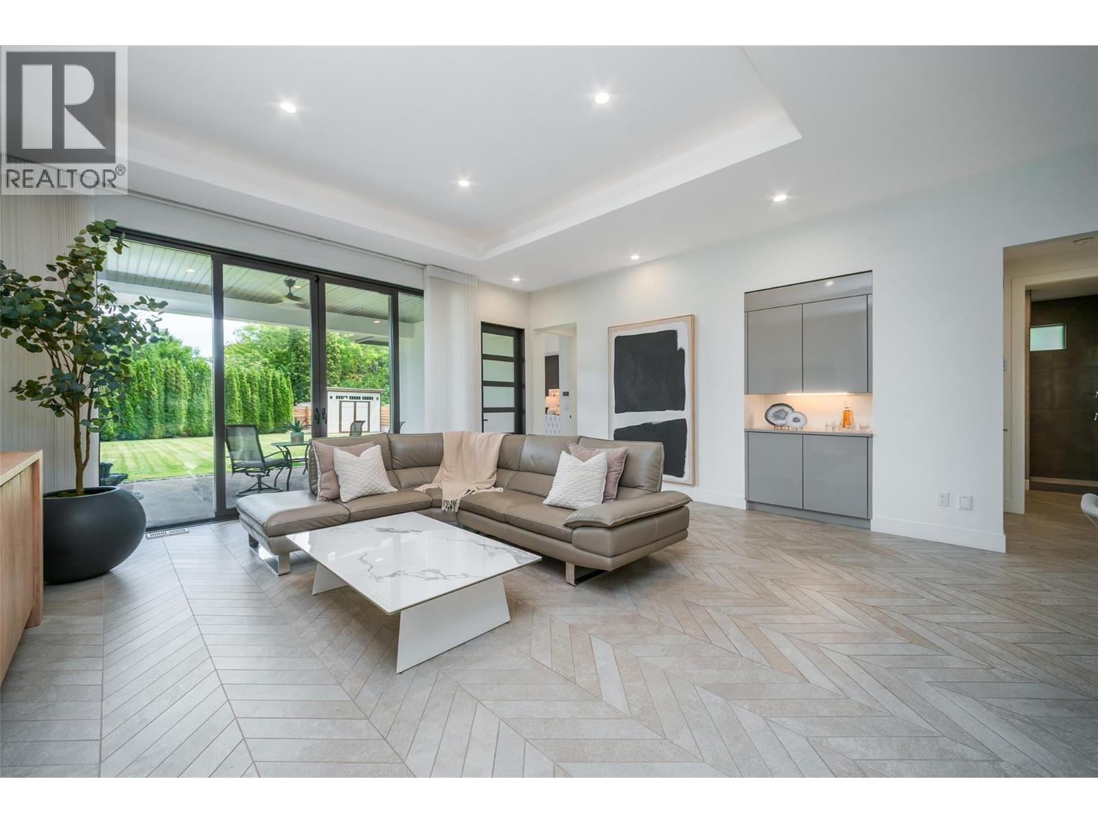  3567 Lakeshore Road, Kelowna