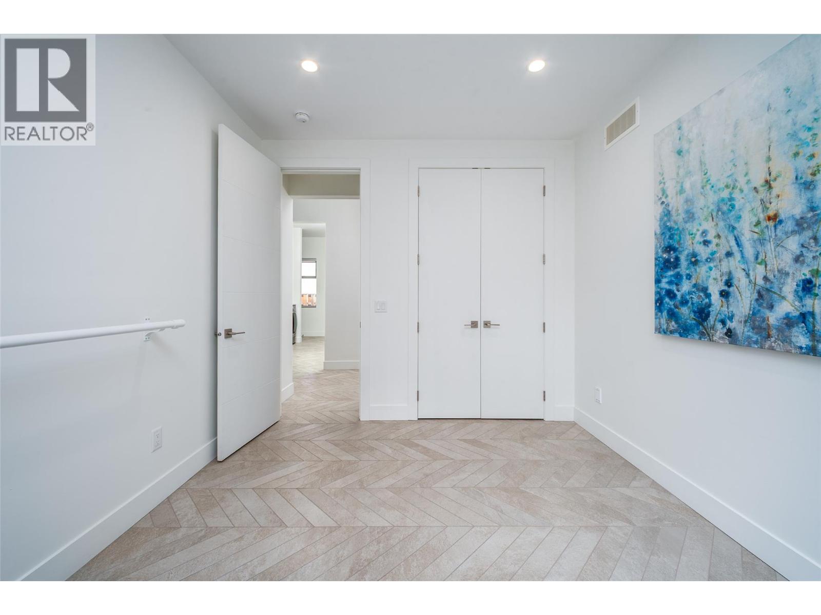  3567 Lakeshore Road, Kelowna