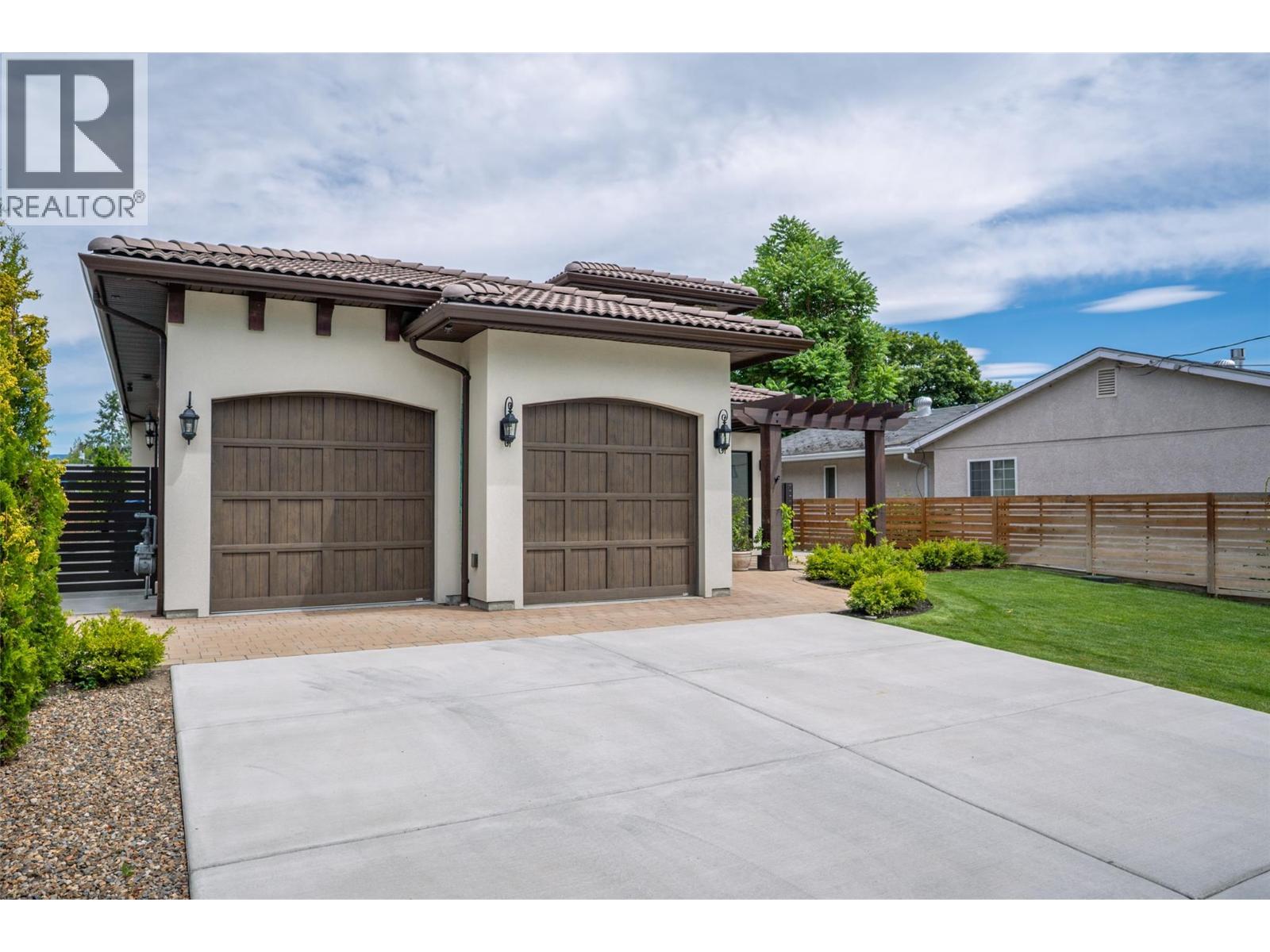  3567 Lakeshore Road, Kelowna