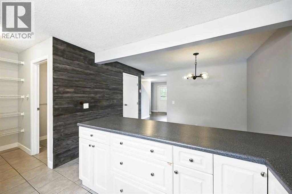 Single Family House for Sale in  Woodmont Terrace SW Woodbine Calgary 