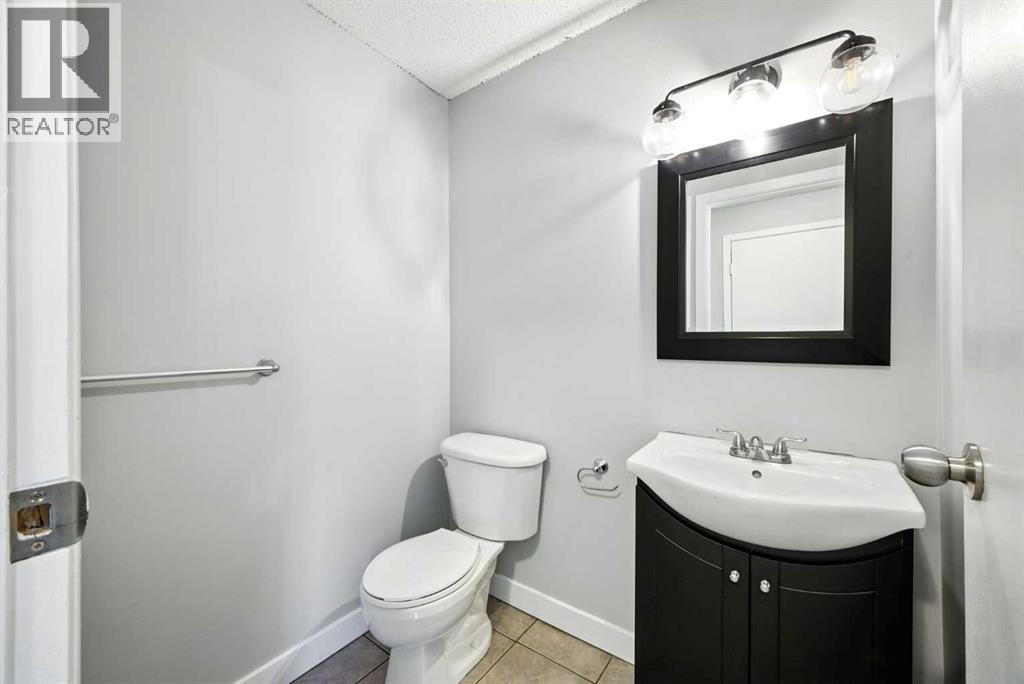 Single Family House for Sale in  Woodmont Terrace SW Woodbine Calgary 