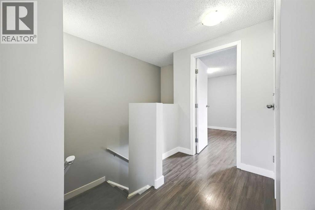 Single Family House for Sale in  Woodmont Terrace SW Woodbine Calgary 