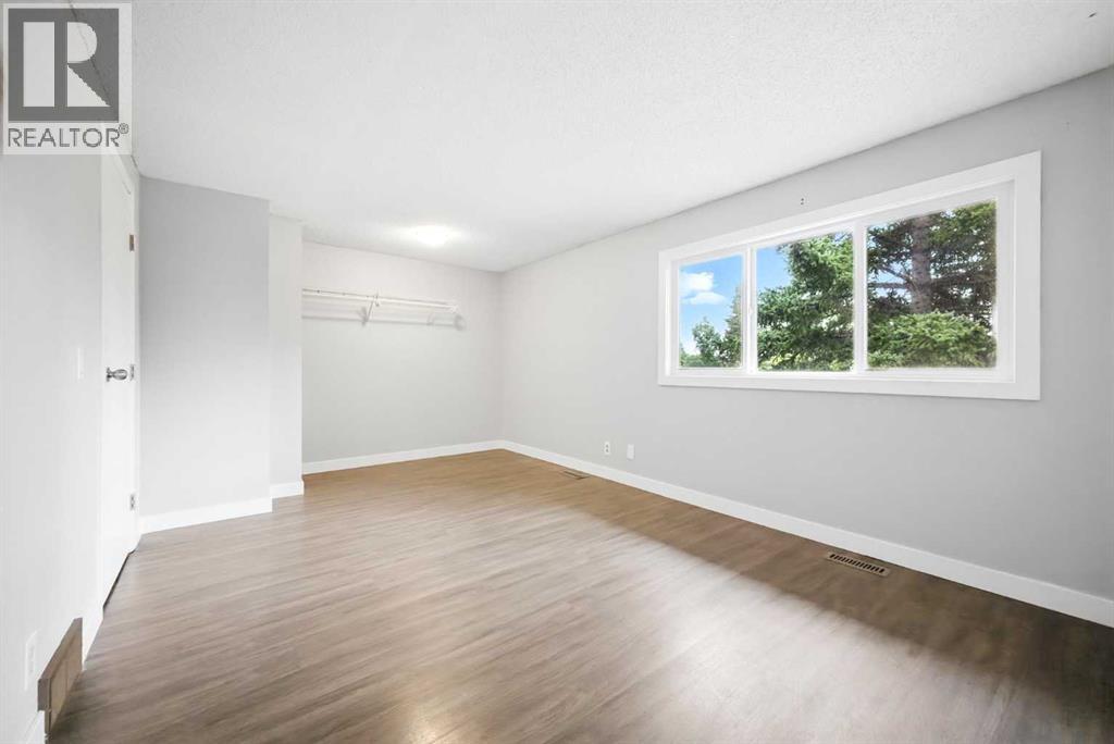 Single Family House for Sale in  Woodmont Terrace SW Woodbine Calgary 