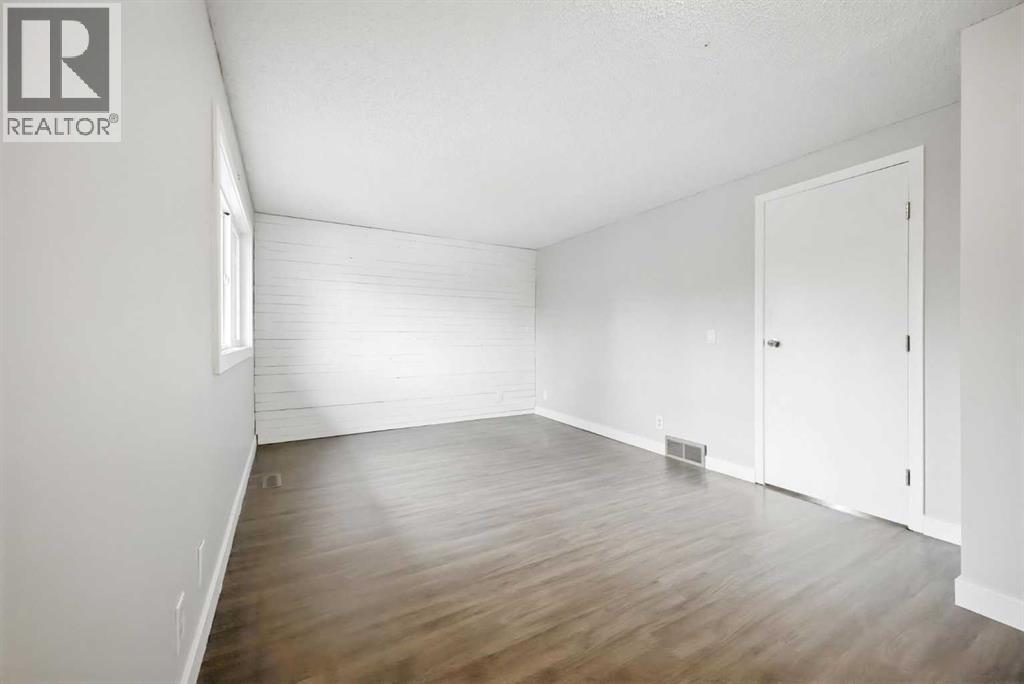 Single Family House for Sale in  Woodmont Terrace SW Woodbine Calgary 
