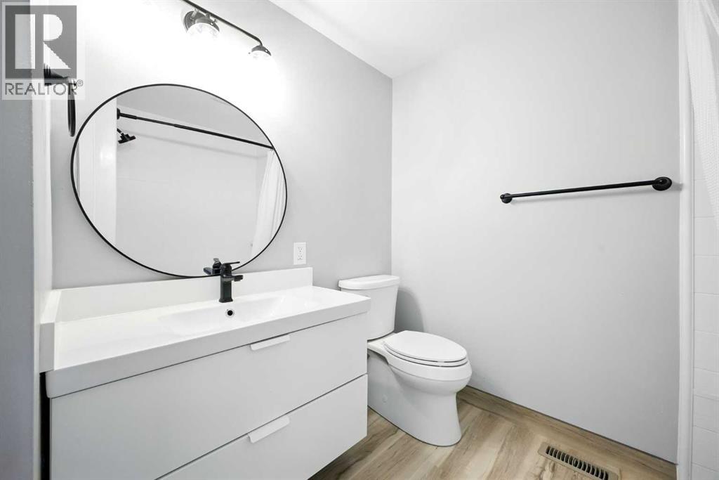 Single Family House for Sale in  Woodmont Terrace SW Woodbine Calgary 