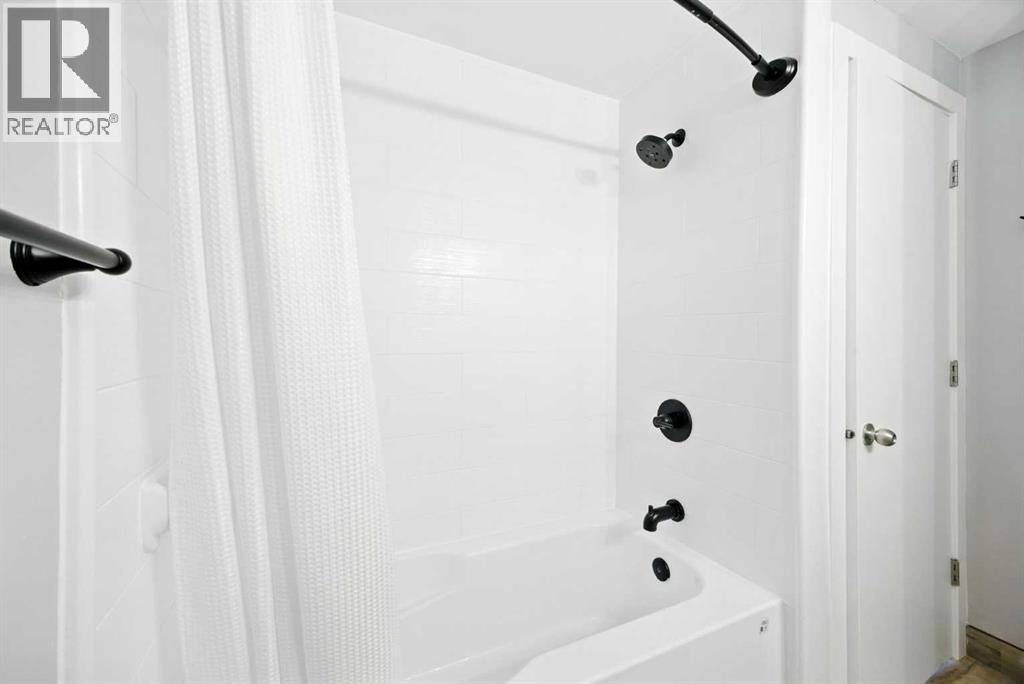 Single Family House for Sale in  Woodmont Terrace SW Woodbine Calgary 