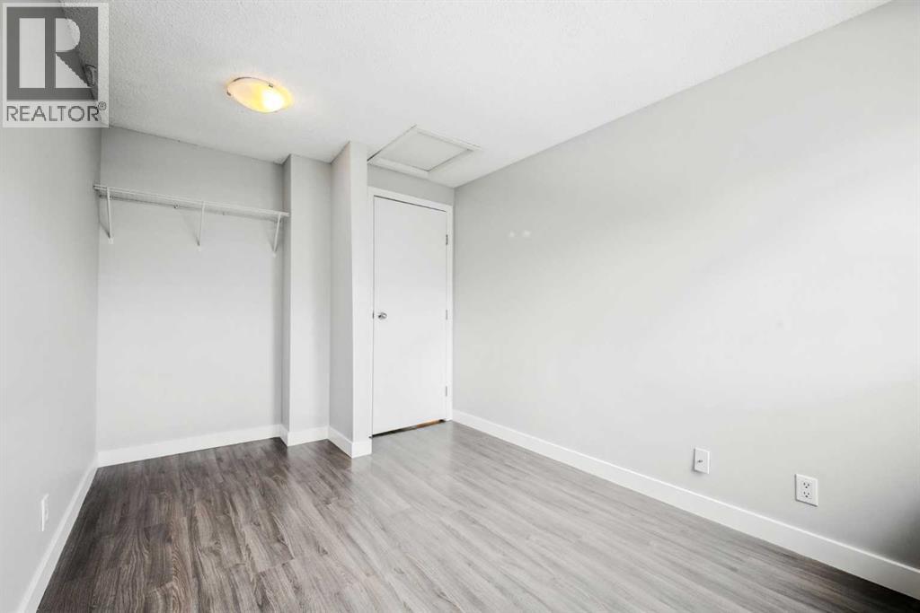 Single Family House for Sale in  Woodmont Terrace SW Woodbine Calgary 
