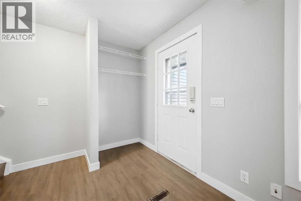 Single Family House for Sale in  Woodmont Terrace SW Woodbine Calgary 
