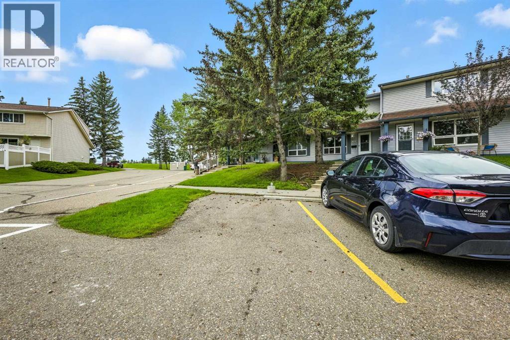 Single Family House for Sale in  Woodmont Terrace SW Woodbine Calgary 