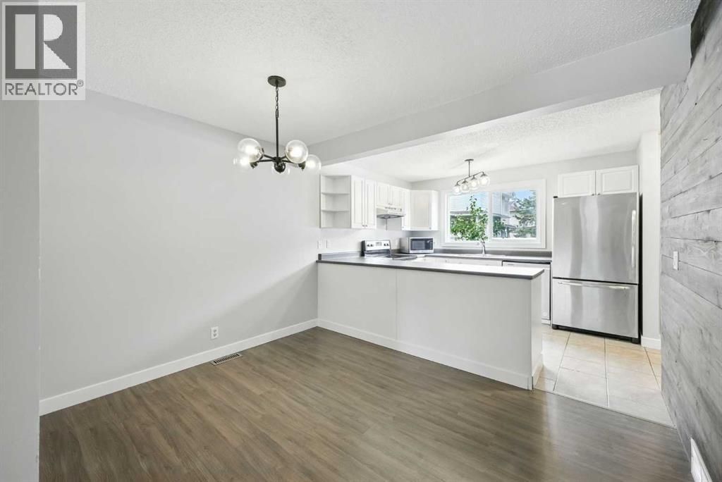 Single Family House for Sale in  Woodmont Terrace SW Woodbine Calgary 