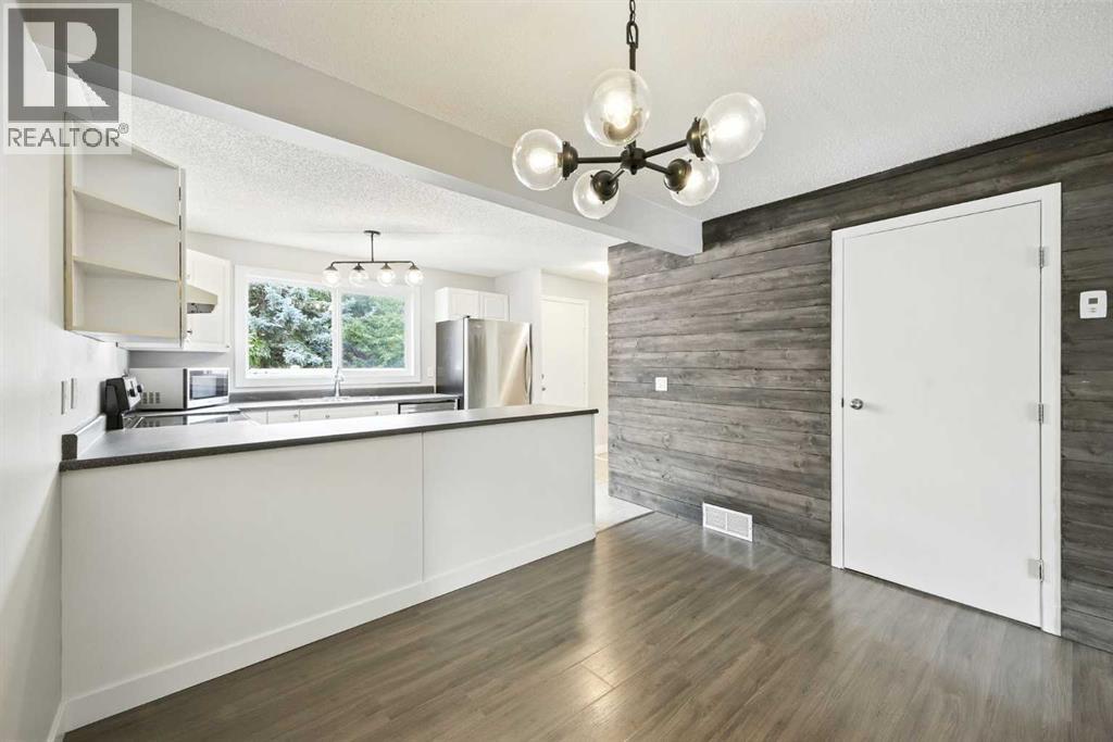 Single Family House for Sale in  Woodmont Terrace SW Woodbine Calgary 