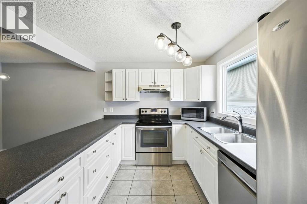 Single Family House for Sale in  Woodmont Terrace SW Woodbine Calgary 
