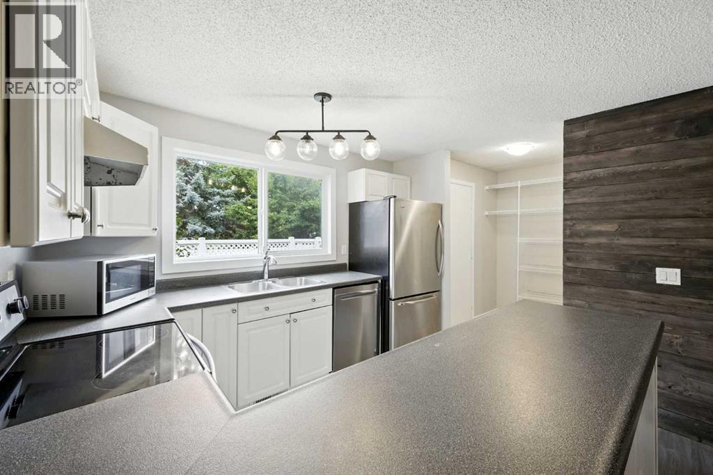 Single Family House for Sale in  Woodmont Terrace SW Woodbine Calgary 