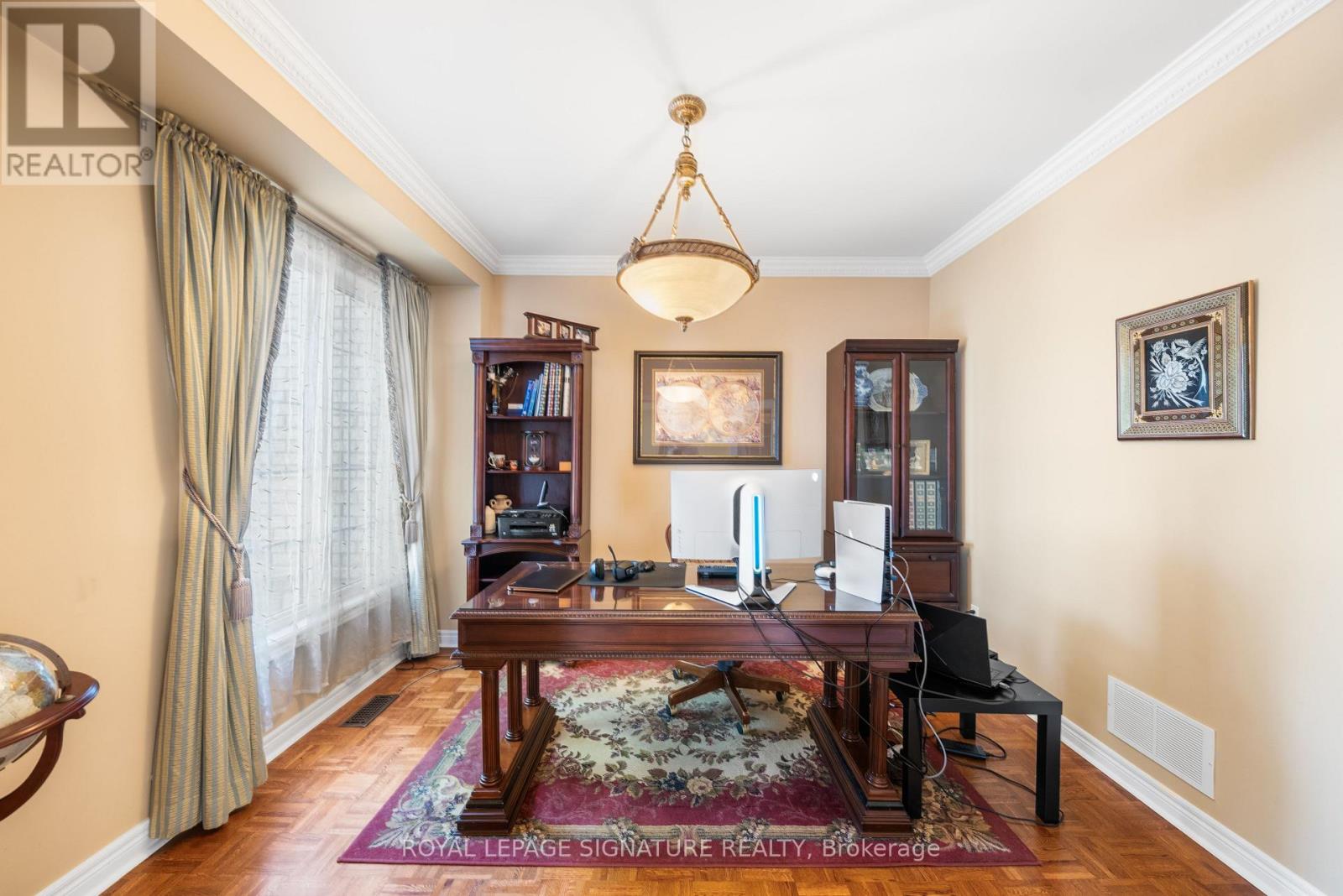 Photo 10 of 3 Linda Margaret Crescent, Richmond Hill ON