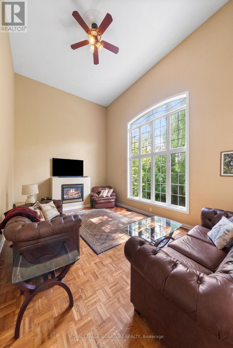 Photo 15 of 3 Linda Margaret Crescent, Richmond Hill ON