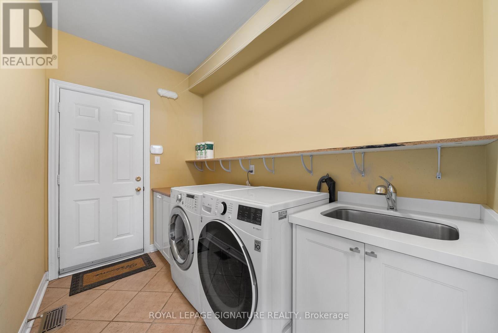 Photo 19 of 3 Linda Margaret Crescent, Richmond Hill ON