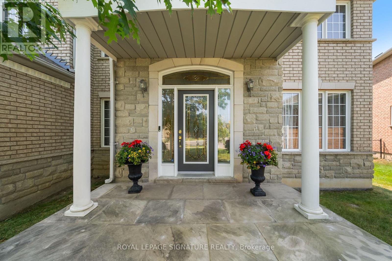 Photo 5 of 3 Linda Margaret Crescent, Richmond Hill ON