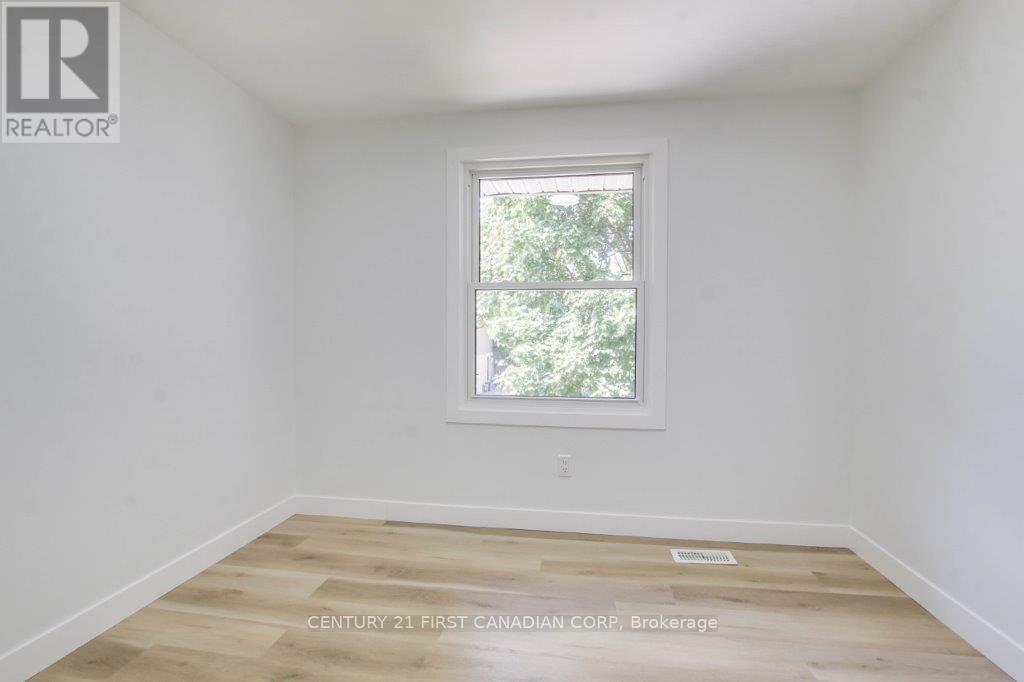 Photo 10 of 59 Augusta Crescent, London South ON