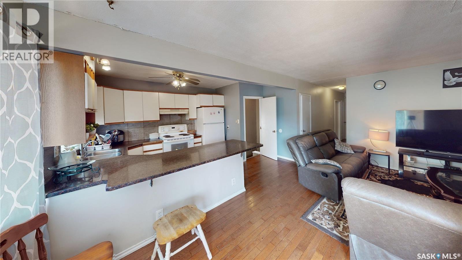 Photo 3 of 54 Froom Crescent, Regina SK