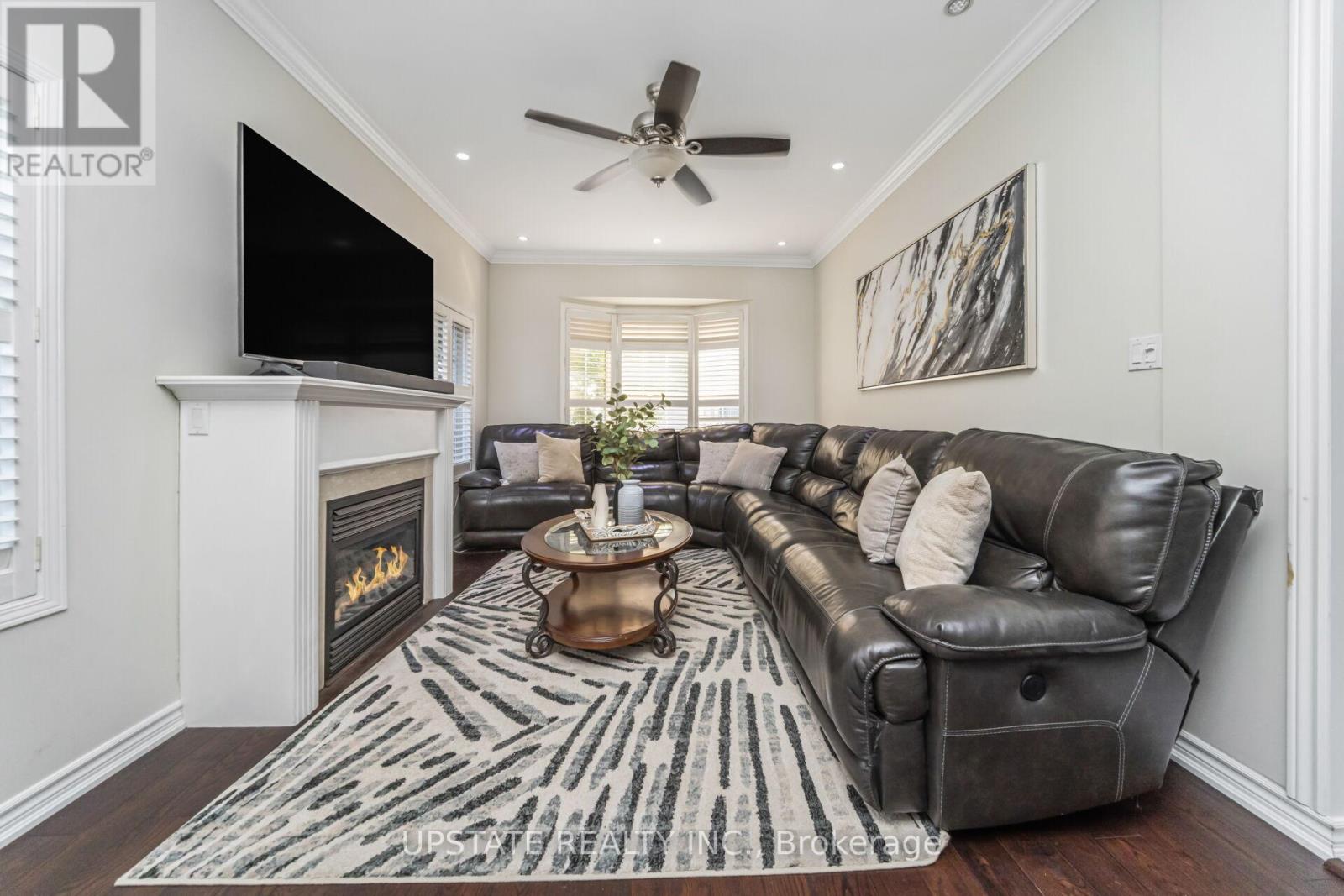 Photo 11 of 48 Clementine Drive, Brampton ON