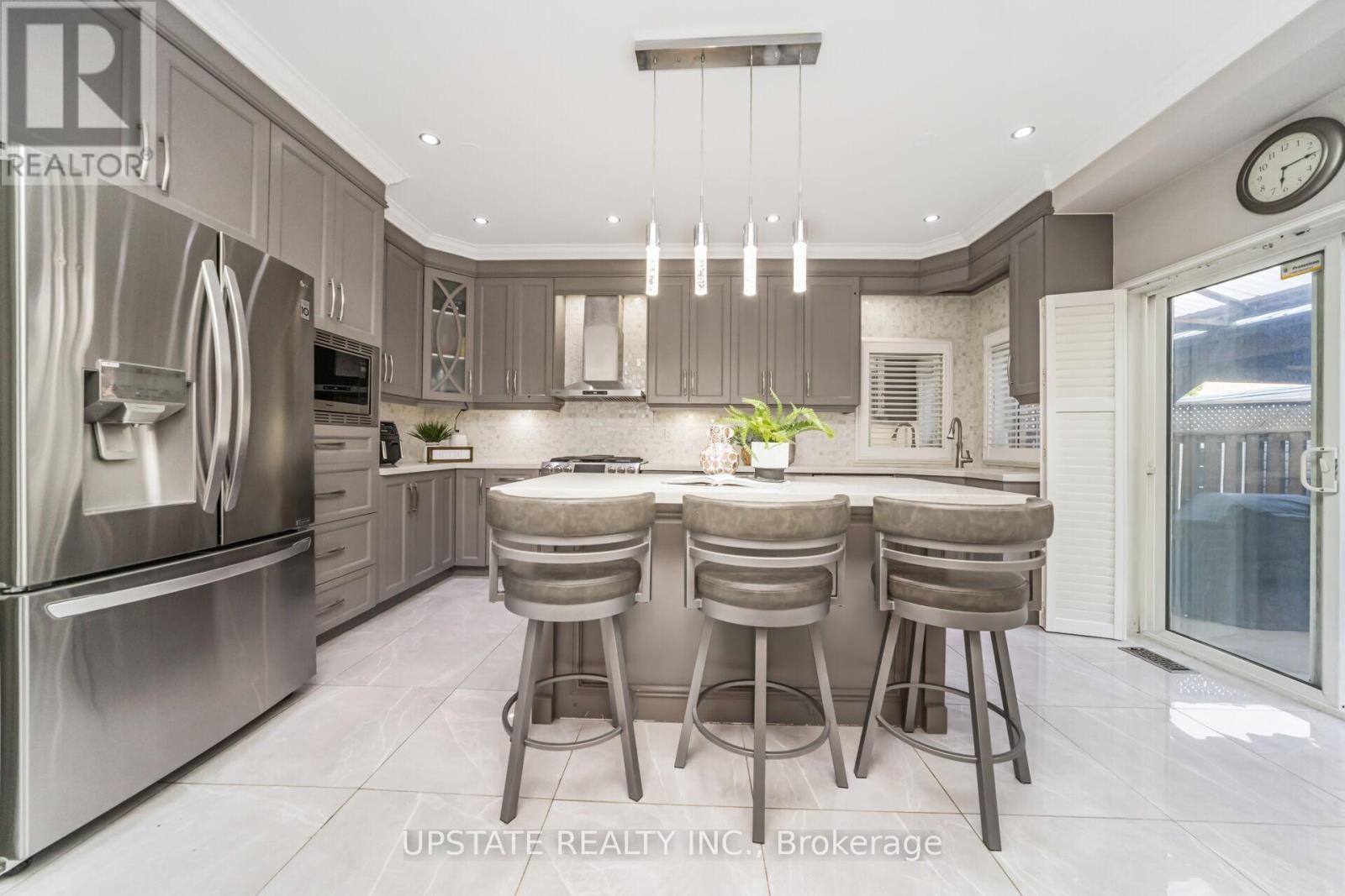 Photo 13 of 48 Clementine Drive, Brampton ON