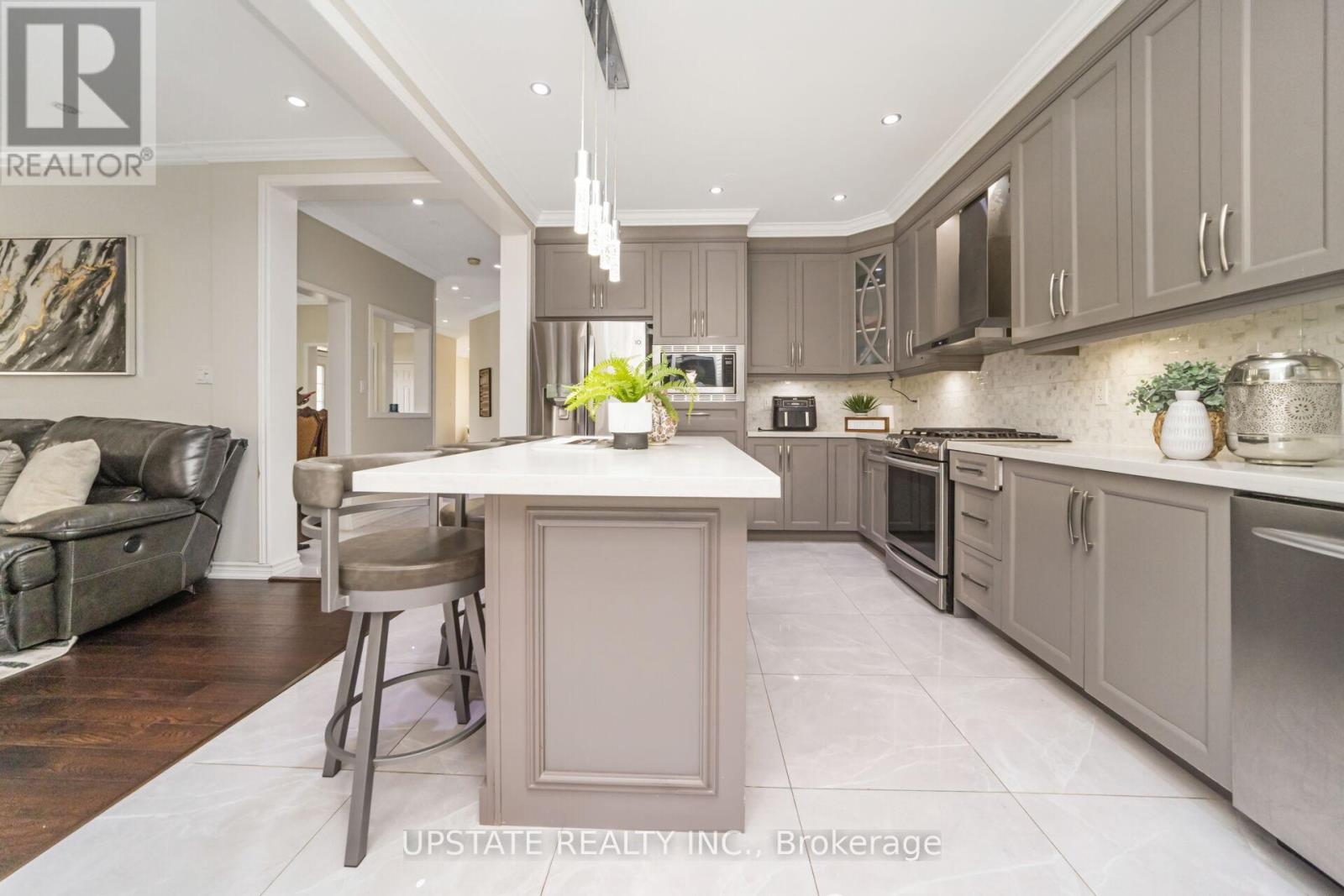 Photo 15 of 48 Clementine Drive, Brampton ON
