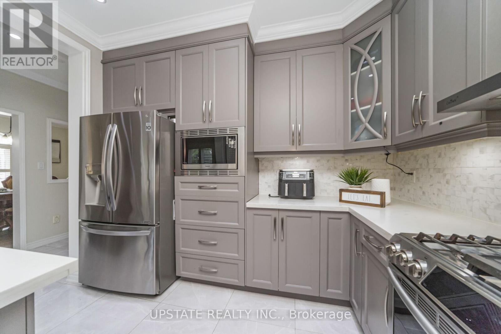 Photo 16 of 48 Clementine Drive, Brampton ON