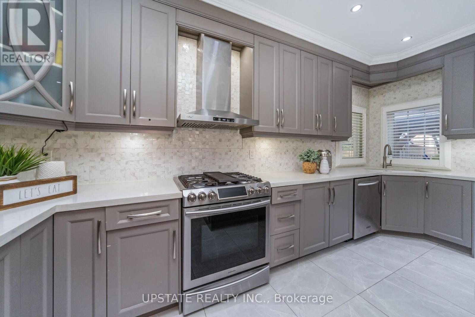 Photo 17 of 48 Clementine Drive, Brampton ON