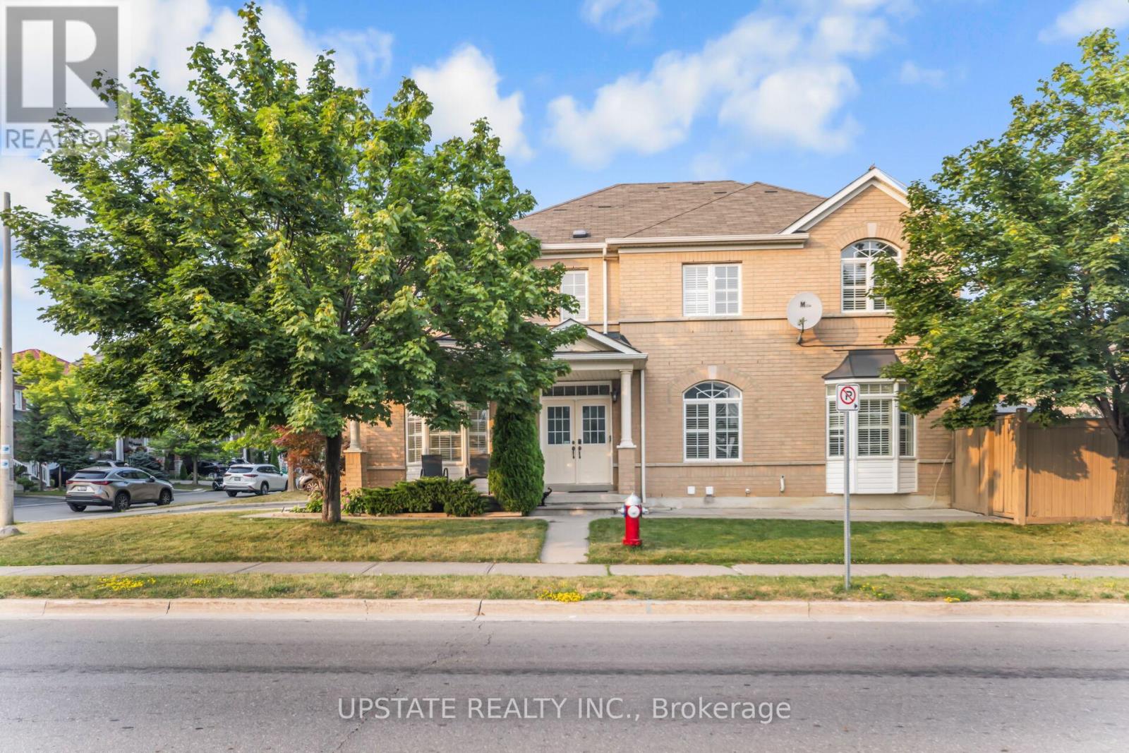 Photo 2 of 48 Clementine Drive, Brampton ON