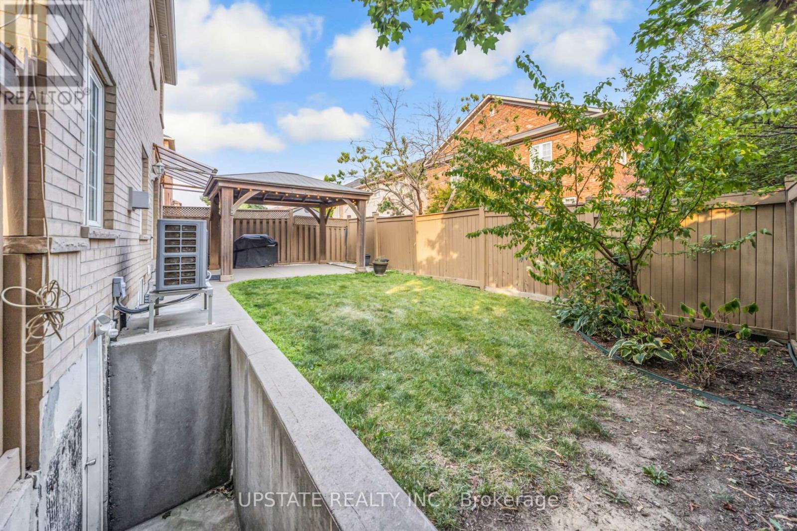 Photo 33 of 48 Clementine Drive, Brampton ON