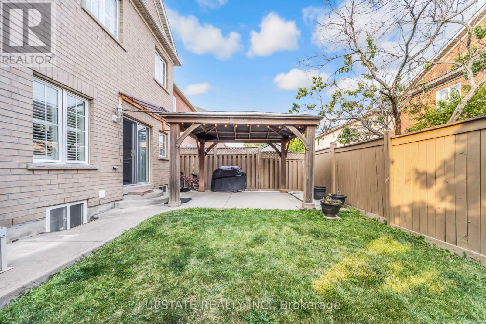 Photo 34 of 48 Clementine Drive, Brampton ON
