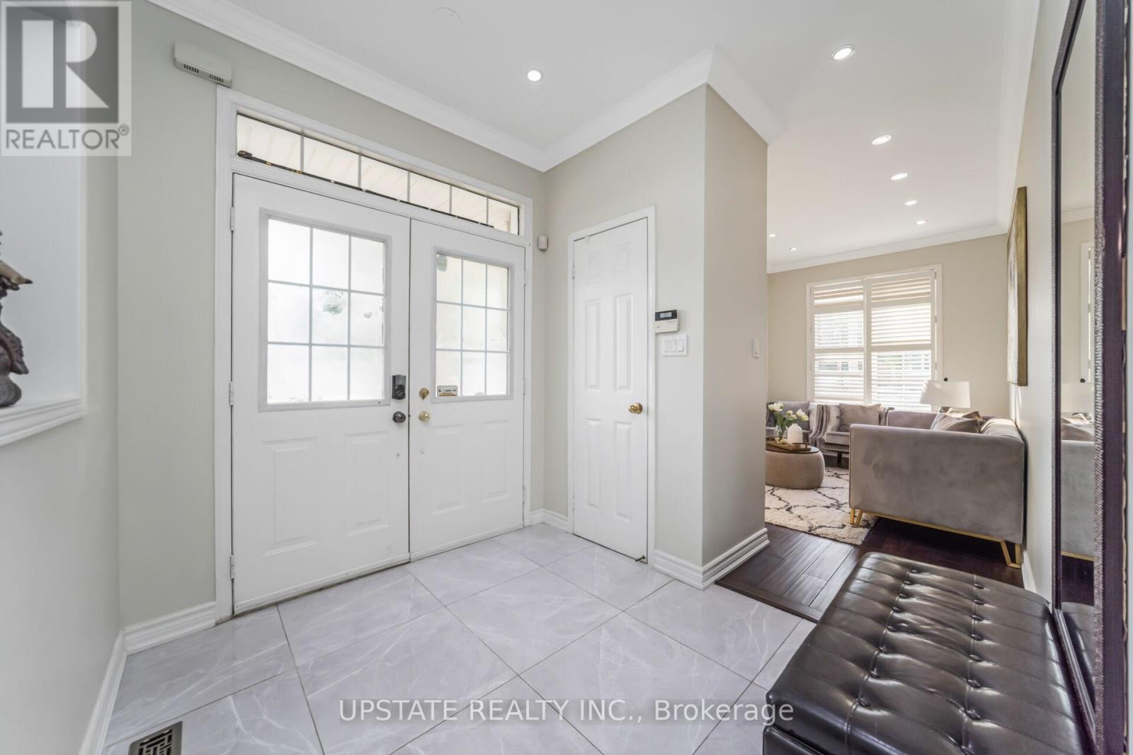 Photo 4 of 48 Clementine Drive, Brampton ON