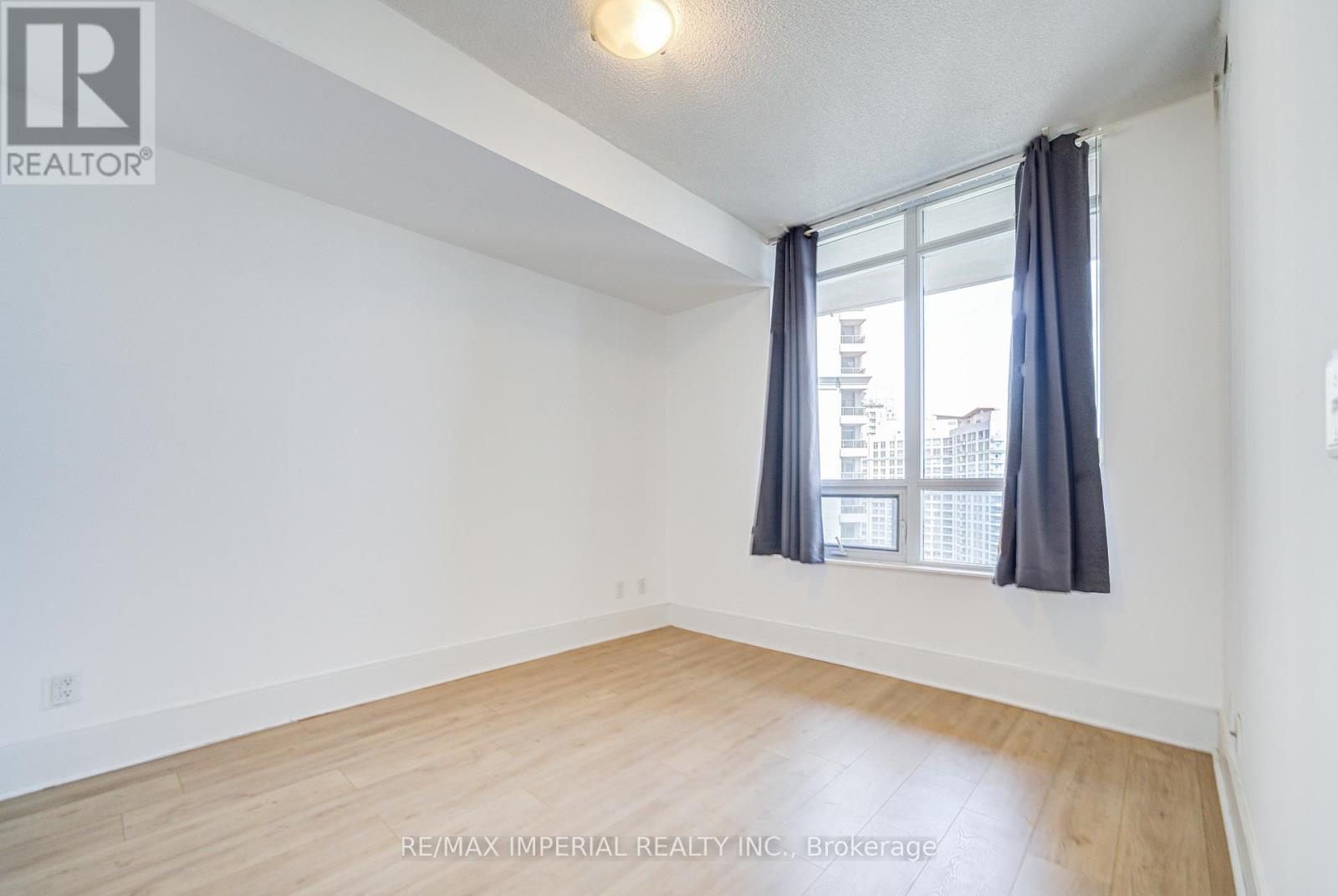 Photo 10 of 2508 330 Burnhamthorpe Road W, Mississauga ON
