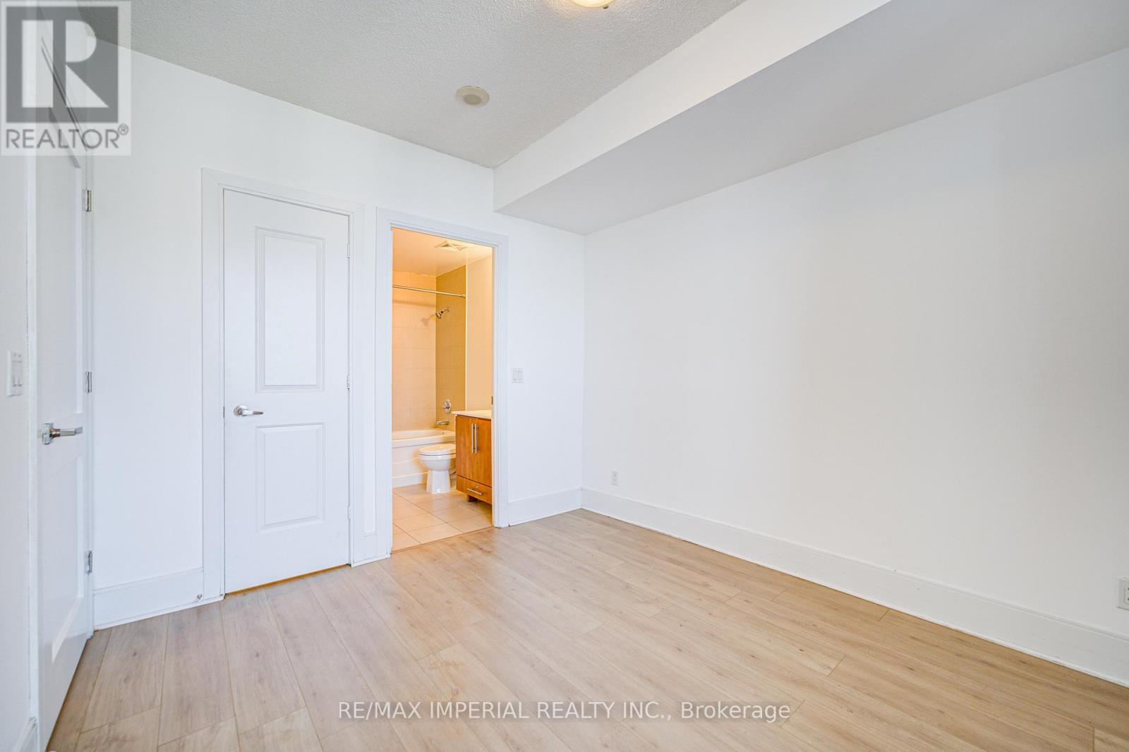 Photo 11 of 2508 330 Burnhamthorpe Road W, Mississauga ON