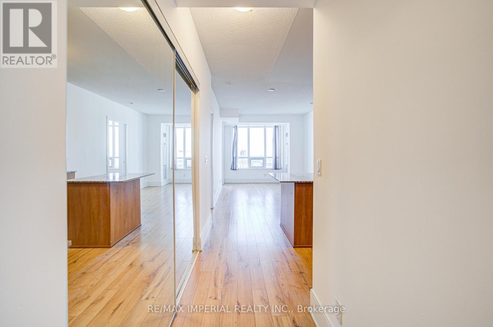 Photo 5 of 2508 330 Burnhamthorpe Road W, Mississauga ON