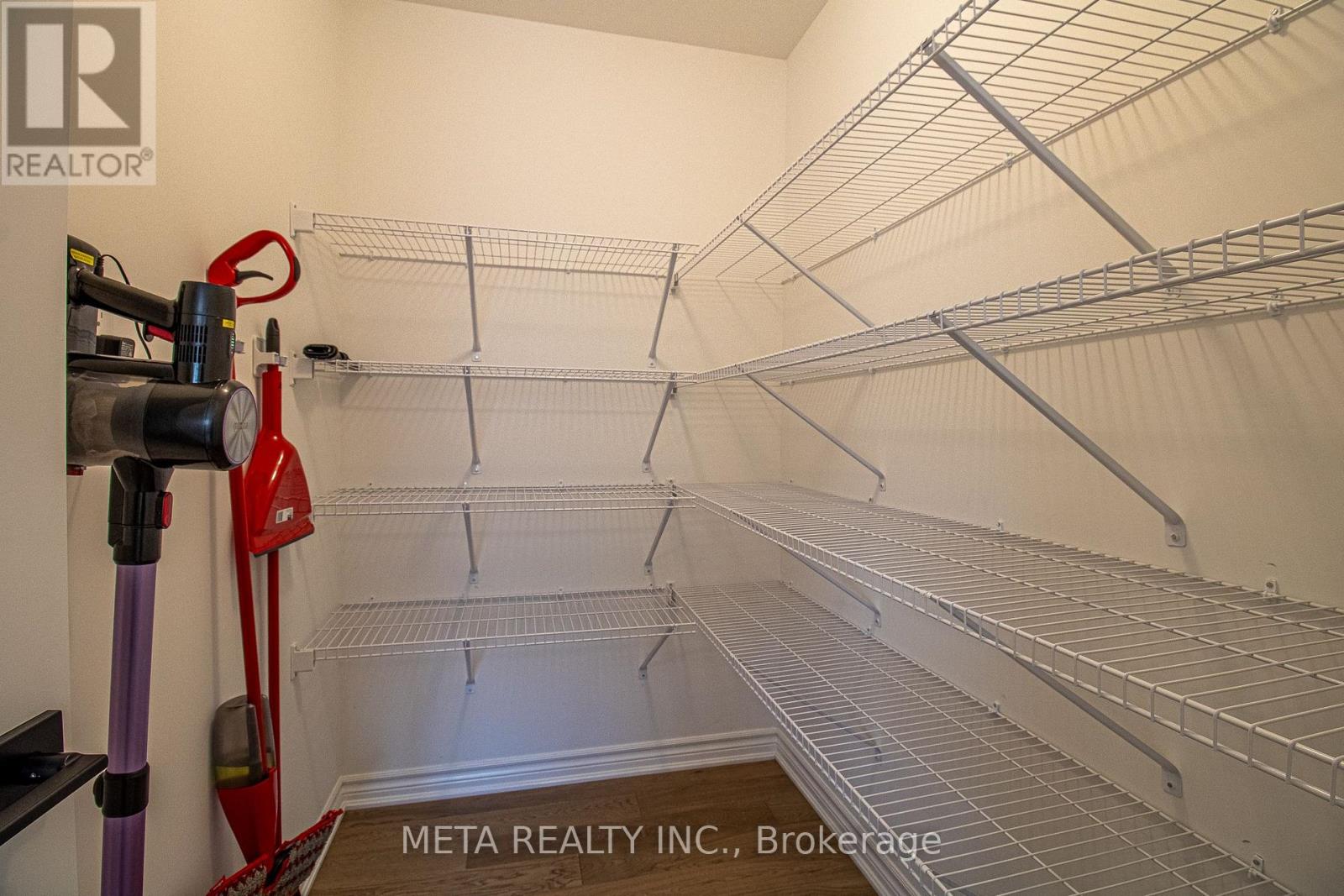 Photo 11 of 1359 William Halton Parkway, Oakville ON