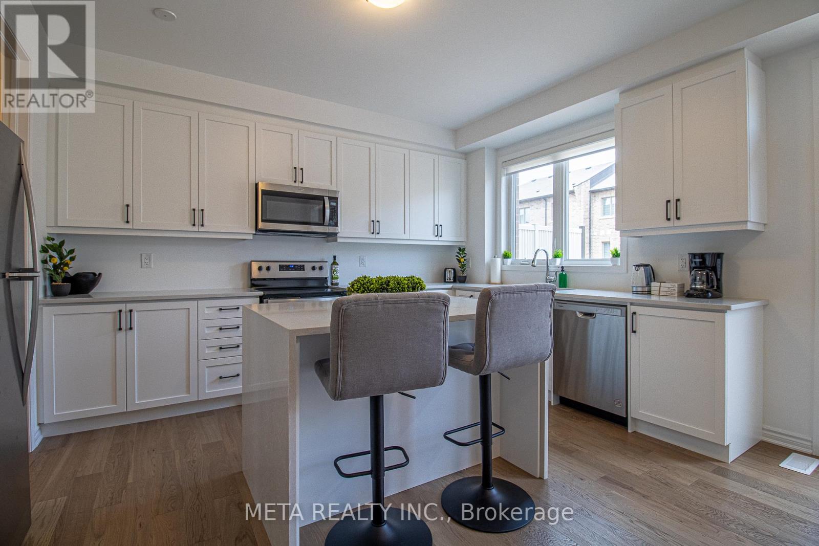 Photo 7 of 1359 William Halton Parkway, Oakville ON