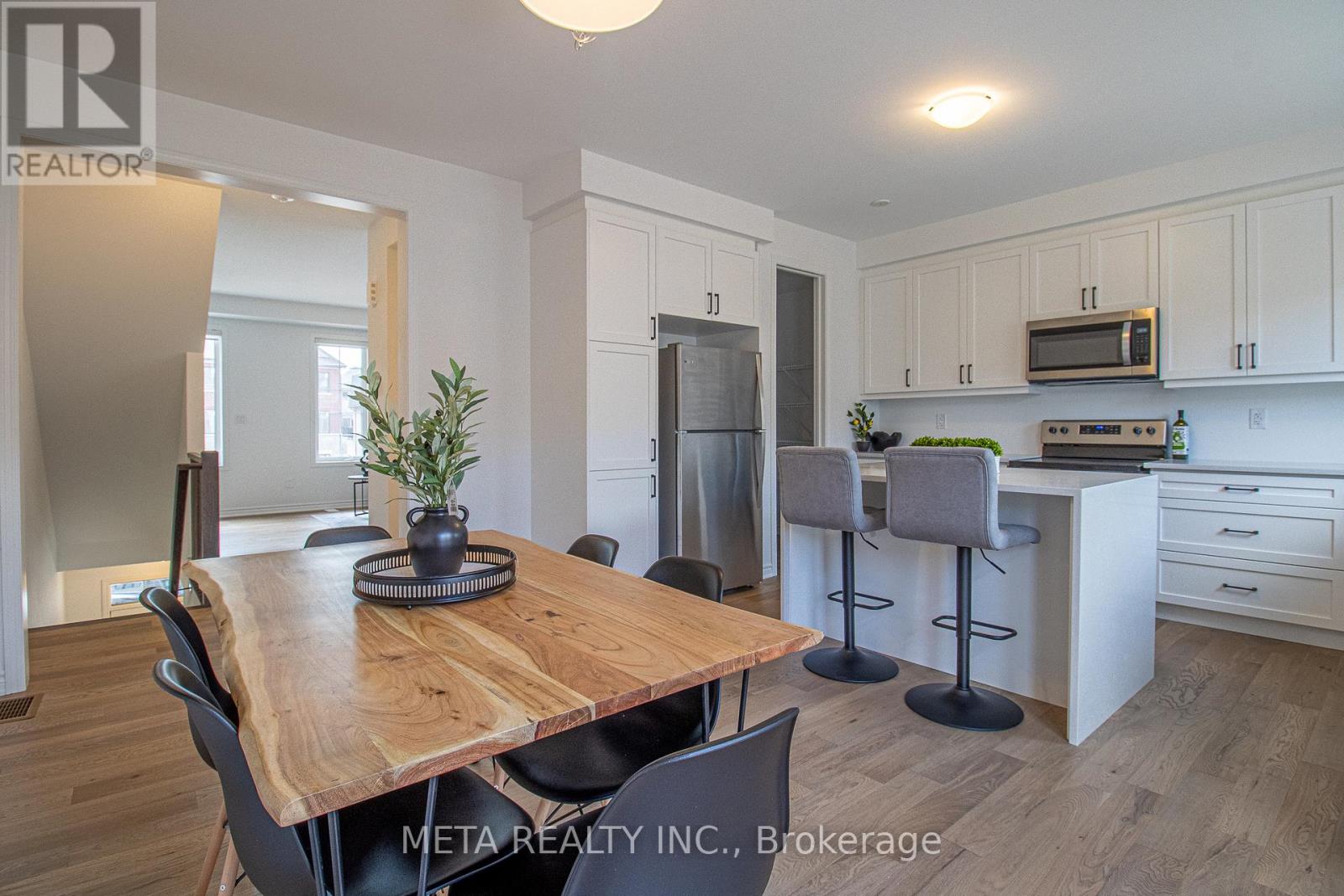 Photo 8 of 1359 William Halton Parkway, Oakville ON