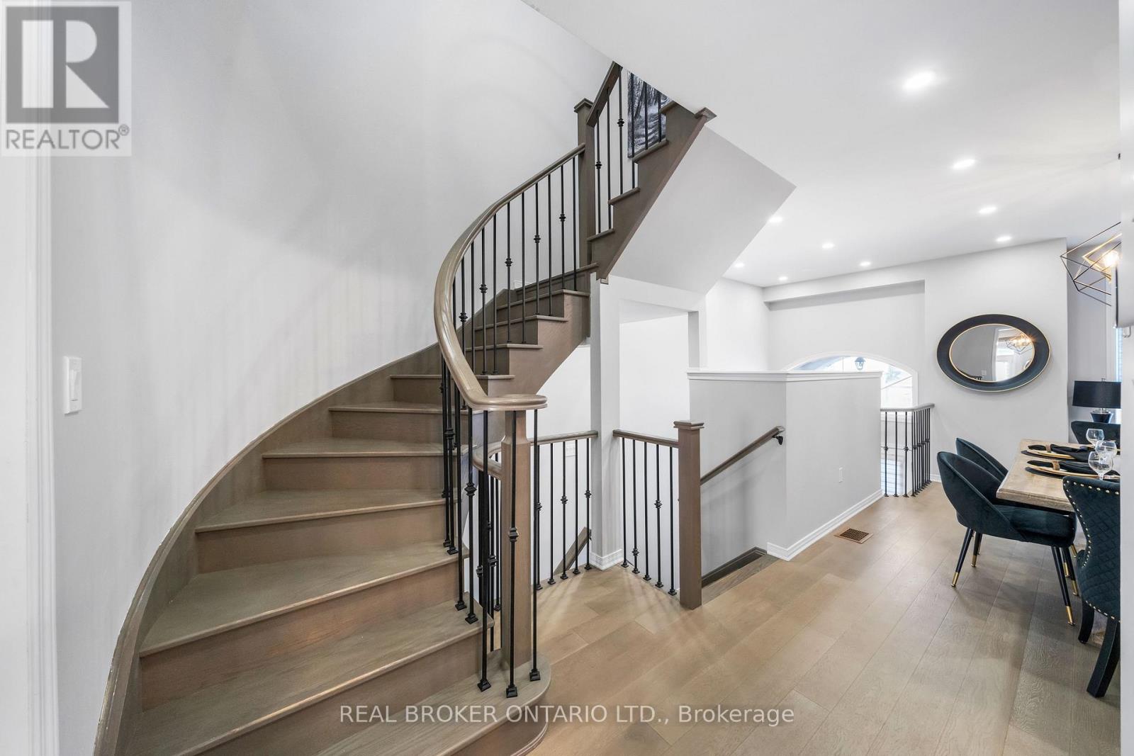 Photo 11 of 114 Preston Meadow Avenue, Mississauga ON